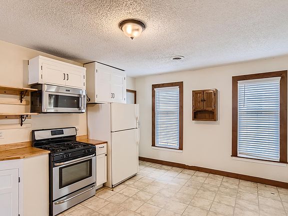 3rd image of 1514 Emerson Ave N #2