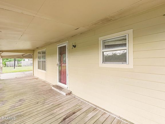 3rd image of 132 Canary Ln