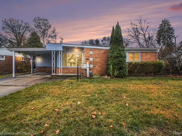 14561 Leslie St, Oak Park, MI 48237