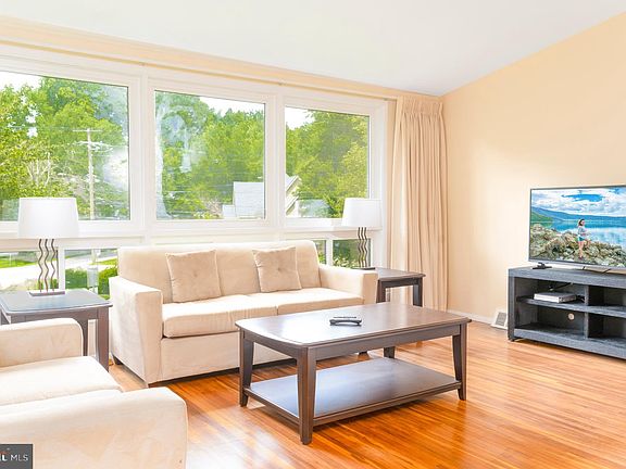 2nd image of 4022 Wexford Dr