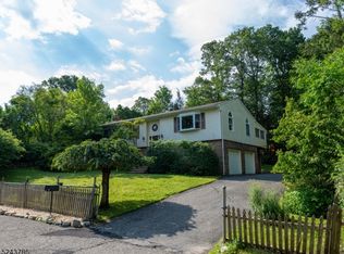 15 Daretown Rd, Hewitt, NJ 07421