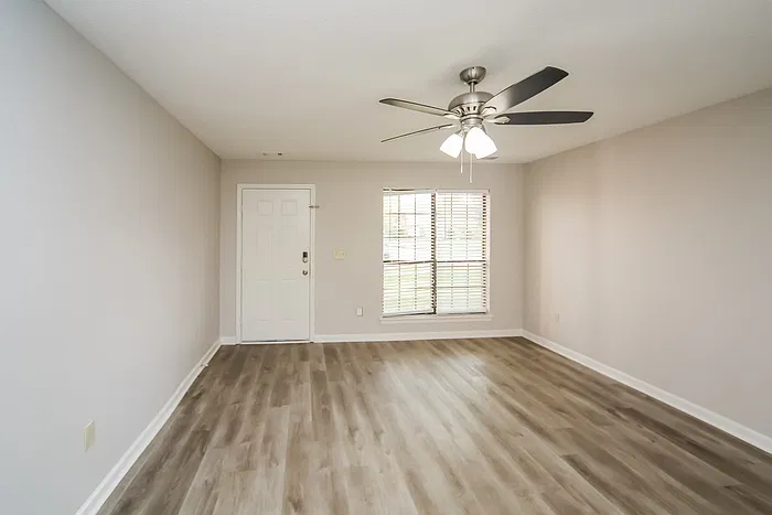3 bed, 2.0 bath, 1419 sqft, $1,650 — Photo 4