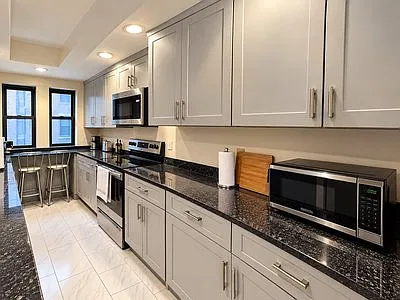 4 bed, 9999 sqft, $7,200 — Photo 2