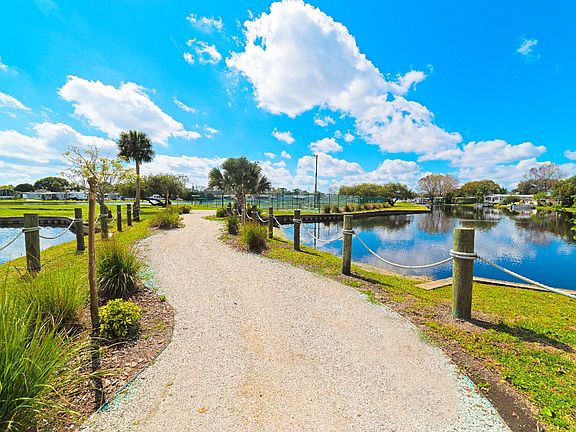 4th image of 785 Royal Palm Dr