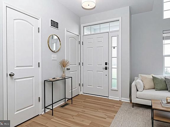 5th image of 409 Galway Ct