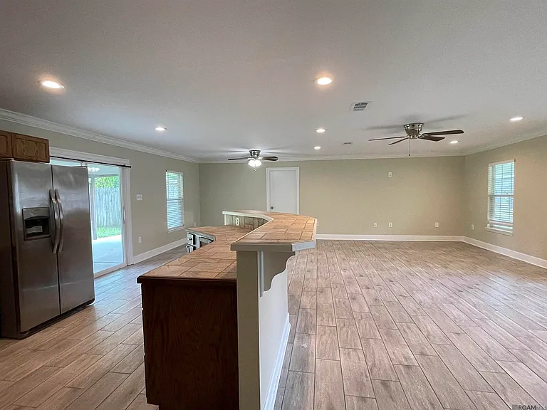 331 E Bolivar Dr — Photo 5