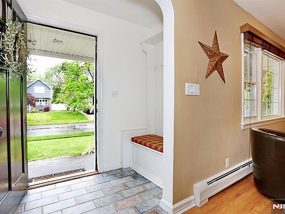 5th image of 408 Bergen Blvd