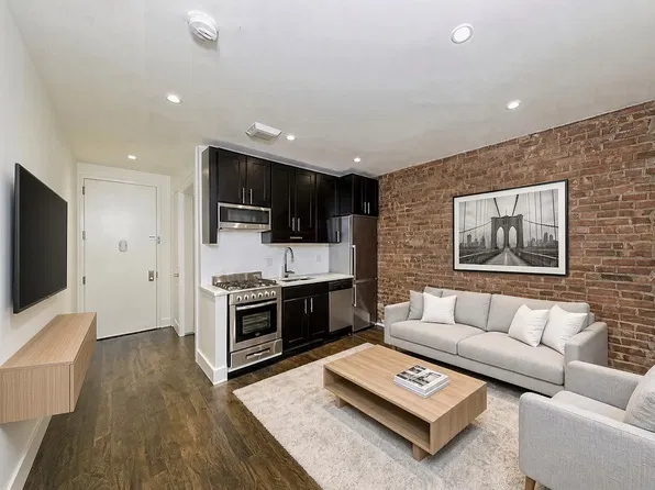 322 E 74th St APT 3A, New York, NY 10021