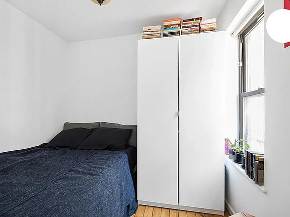 5th image of 303 E 10th St APT 3RB
