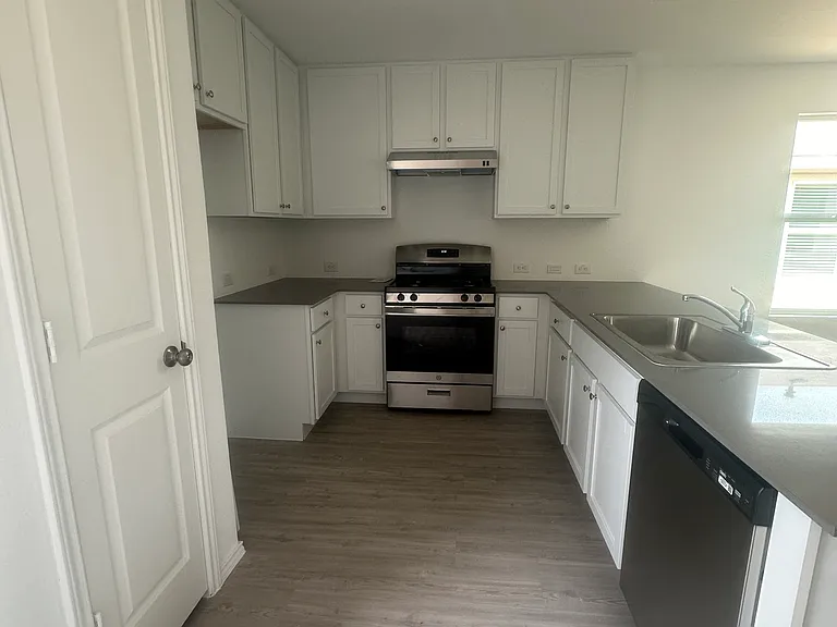 2420 Hunter Peak — Photo 10