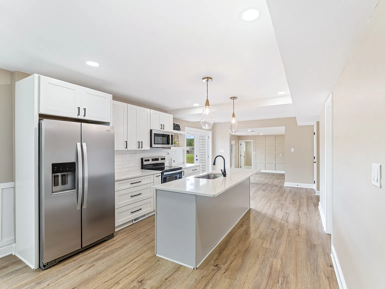 3 bed, 2026 sqft, $2,395 — Photo 4