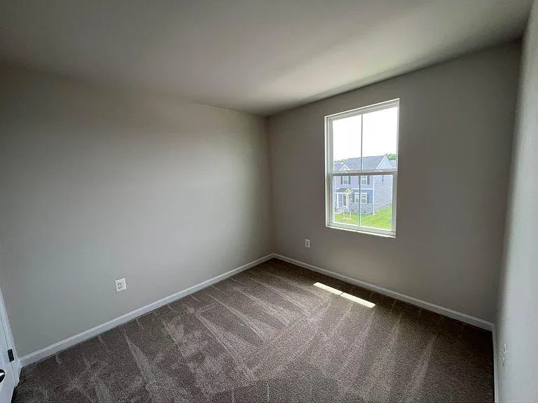 115 Butterfield Ave — Photo 8