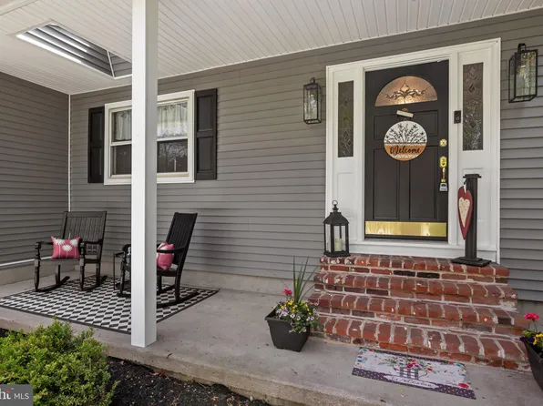 294 Green Valley Rd, Langhorne, PA 19047