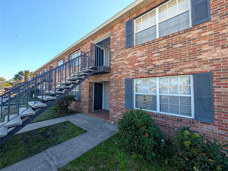6415 S Roberts Ave #105 — Photo 2