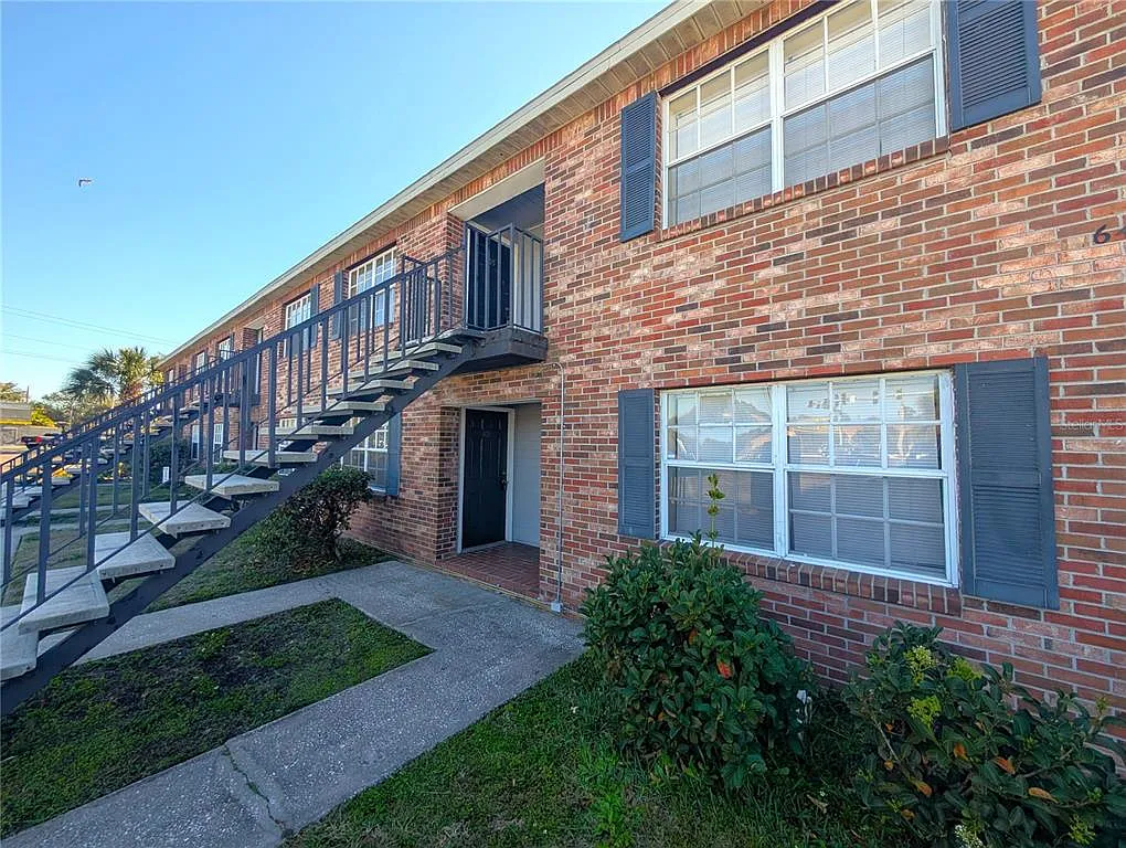 Building Photo - 6415 S Roberts Ave #105