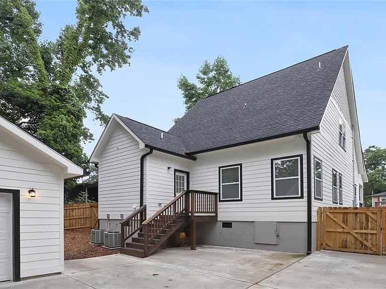 257 Birch St — Photo 18