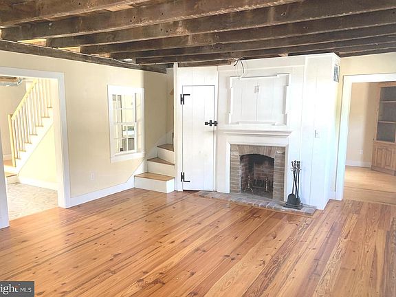 3rd image of 102 Locust St