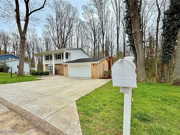 2nd image of 10 Ashwood Dr