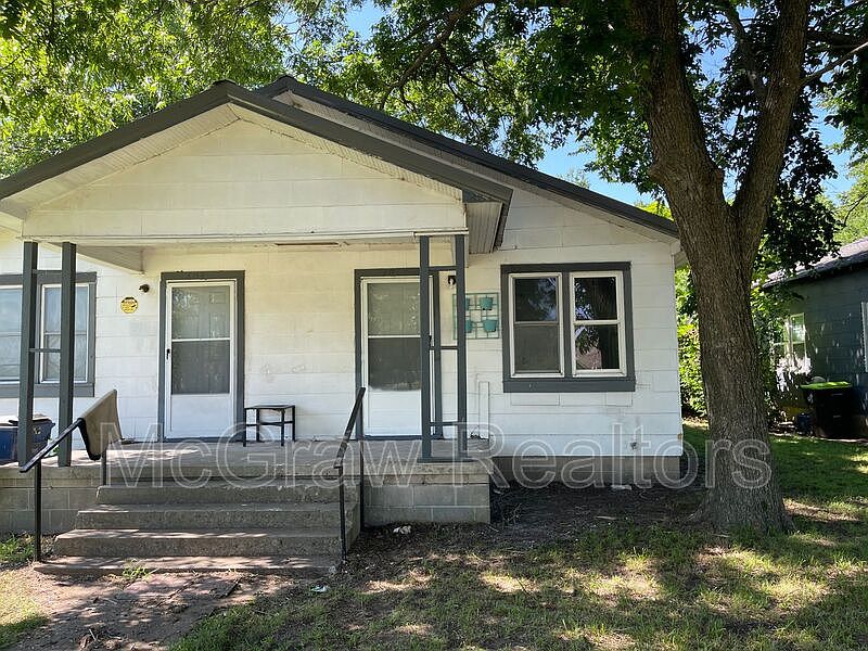 403 W 13th St, Ada, OK 74820 | Zillow