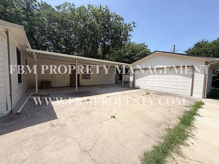 1005 S Carlton St — Photo 18