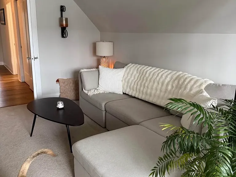 Hampton Cir — Photo 6