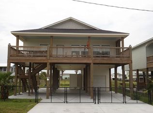 958 Townsend Dr, Crystal Beach, TX 77650