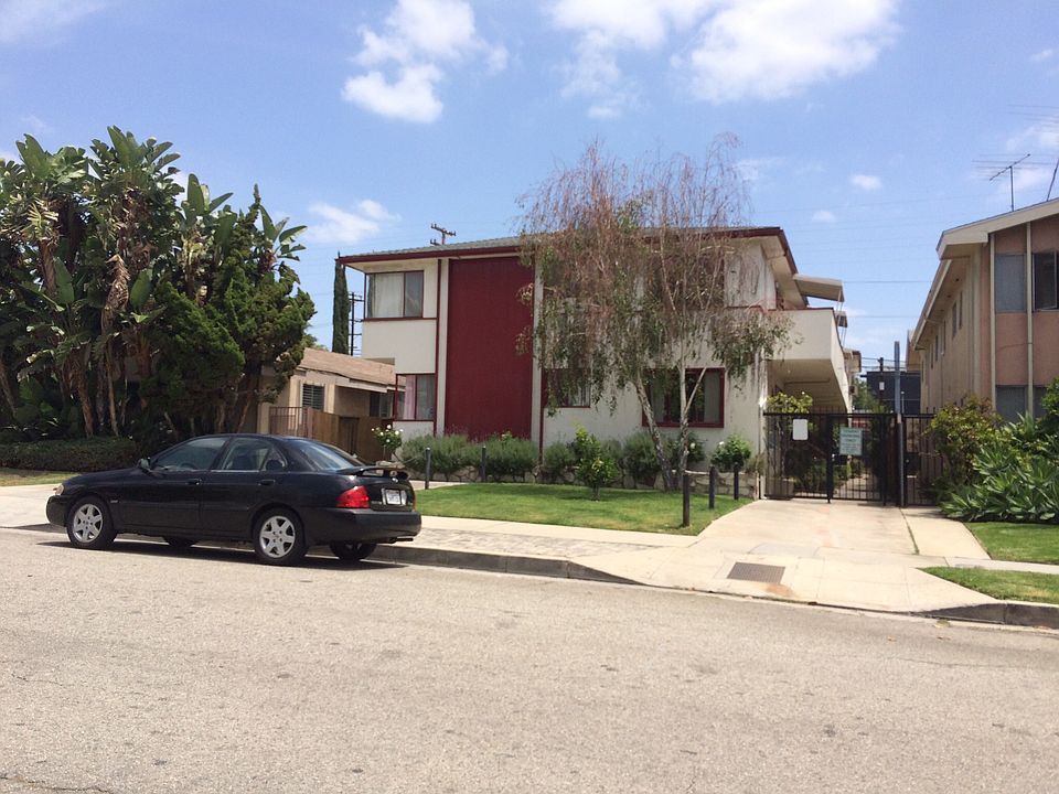 Exterior of 118 N. Hayworth