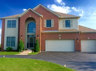 1 Wintergreen Ct, Algonquin, IL 60102