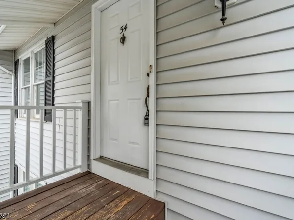 54 Junco Ct, Readington Twp., NJ 08887