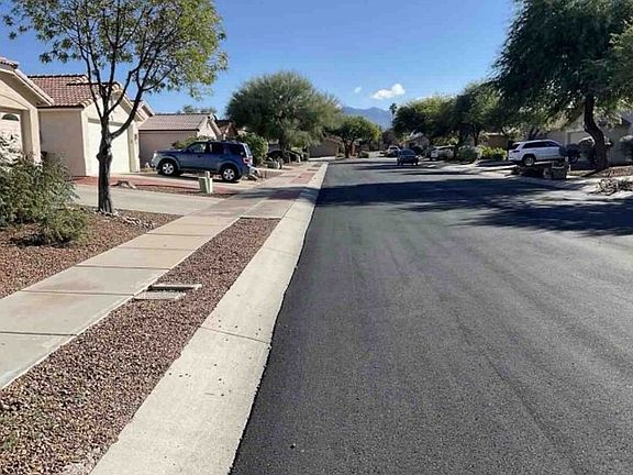 Exterior Neighborhood (street photo)