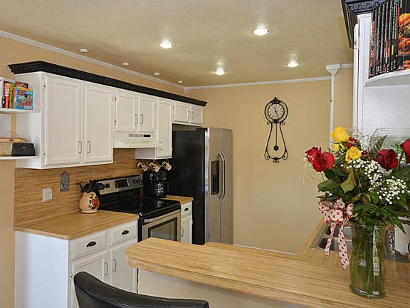 2nd image of 3154 Crest Veli Dr.