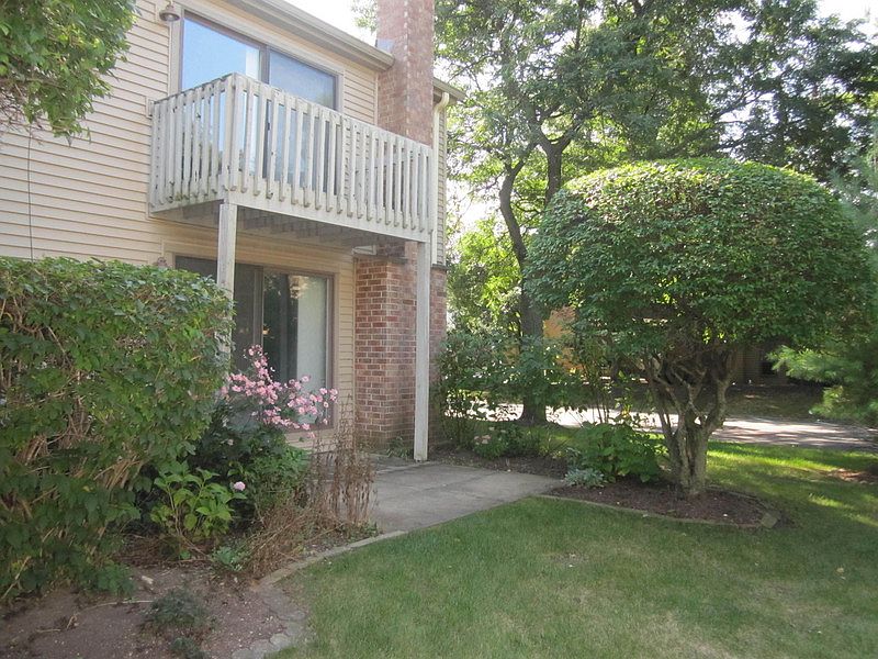 2nd image of 1460 N Picadilly Cir