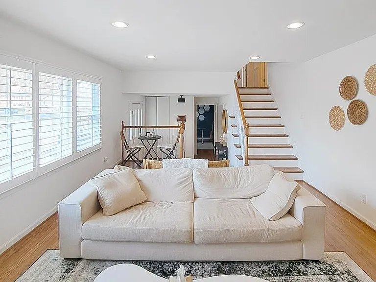 1904 Taylor Ave — Photo 5