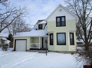 71 S Montgomery Ave, Le Center, MN 56057