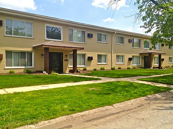 3rd image of 18540 Oakwood Ave APT 1A