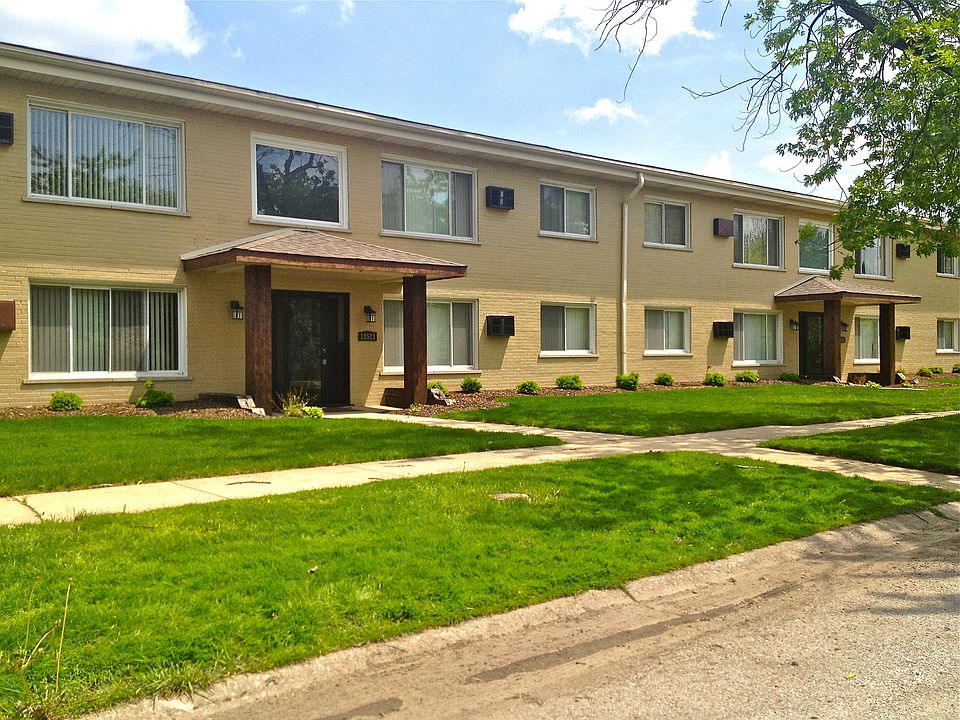 1st image of 18521 Oakwood Ter APT 1A