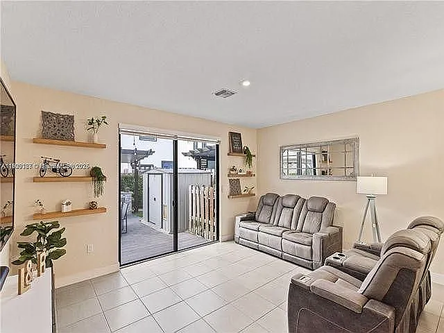 3 bed, 2.5 bath, 1530 sqft, $2,700 — Photo 4