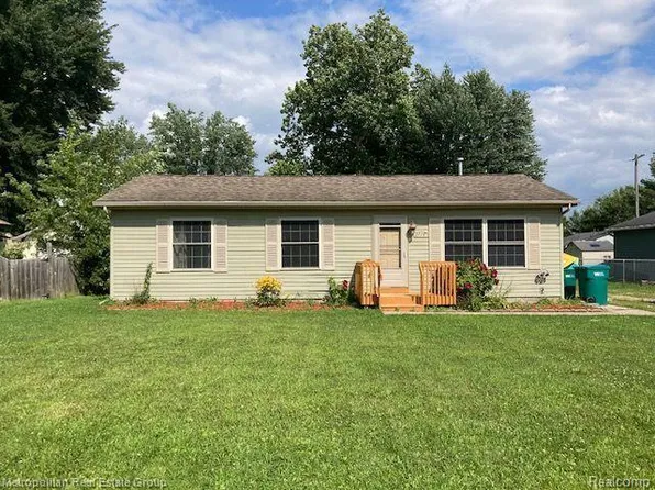 26265 Weigel Rd, New Boston, MI 48164