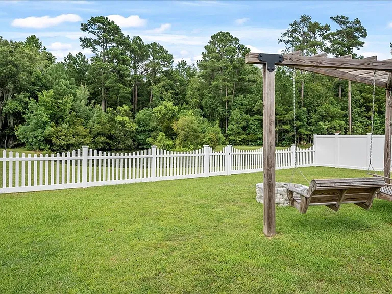 4 Gardenia Dr — Photo 31