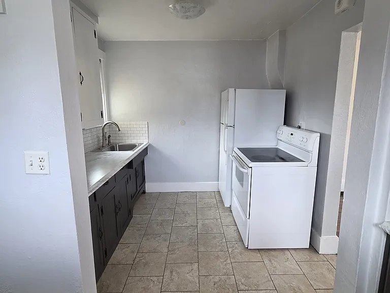 141 S 8th Ave — Photo 8
