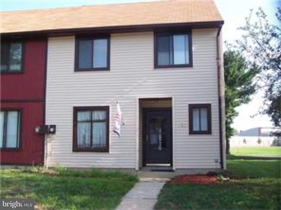 2nd image of 639 Edison Dr