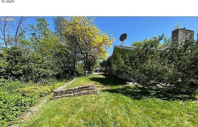 W Park St, Grants Pass — Photo 1