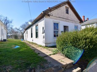 216 Sand St, Long Bottom, WV 26164