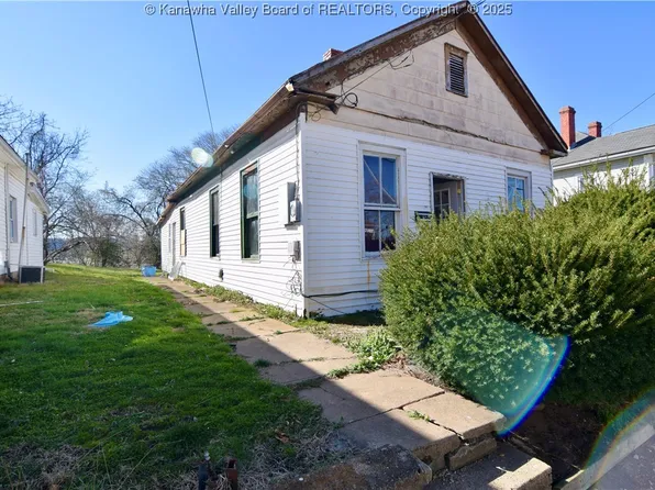216 Sand St, Long Bottom, WV 26164