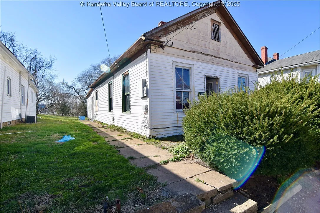 216 Sand St photo 1