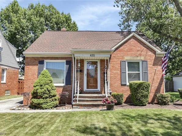 435 E 327th St, Willowick, OH 44095