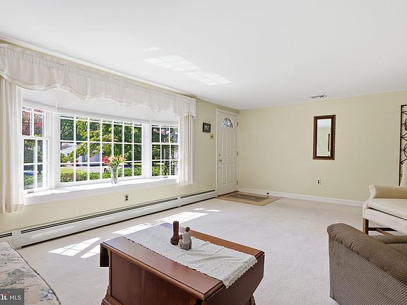 5th image of 720 Clifford St