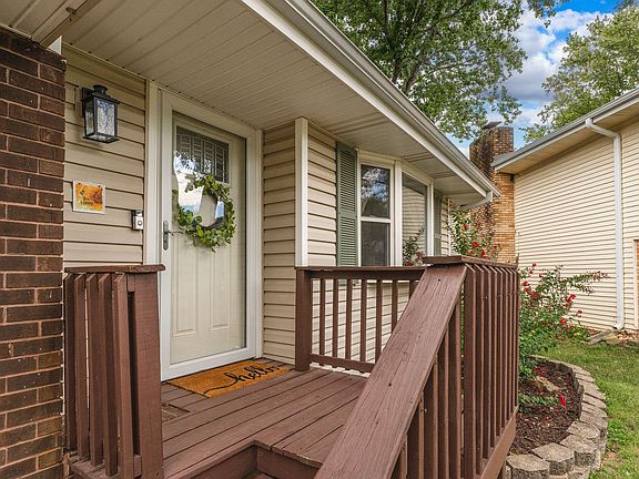 3rd image of 719 E Westchester Court