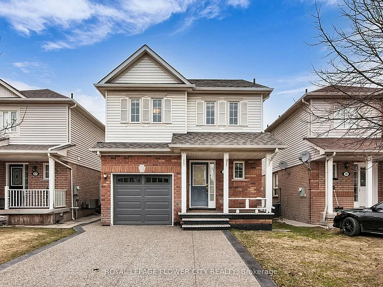 15 Ridgemore Cres — Photo 2