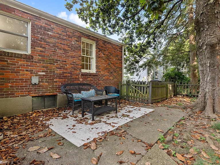404 Lotis Way — Photo 39